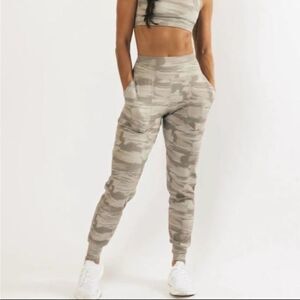 Alphalete Women's Surface Expanse Jogger Desert Canvas Camo Wicking Size Medium